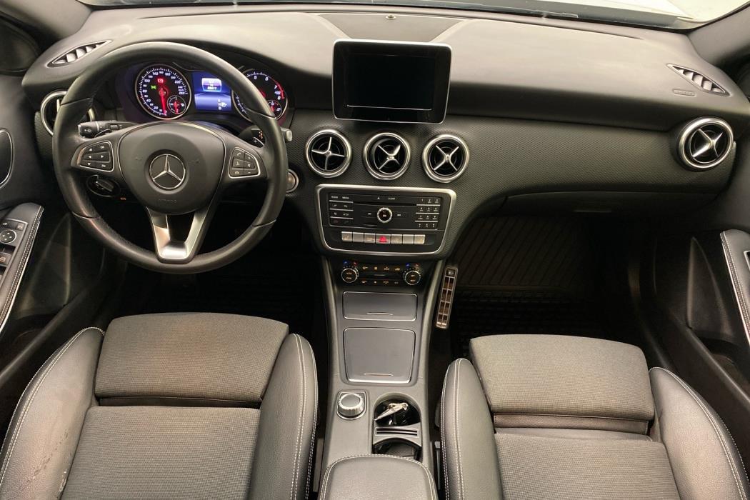 MERCEDES-BENZ A 2017