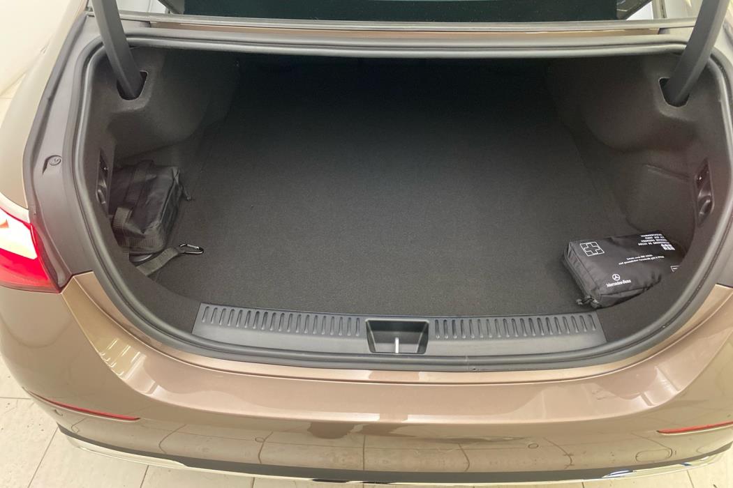 MERCEDES-BENZ E 2026