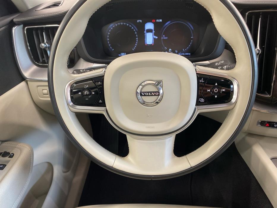 VOLVO XC60 2020