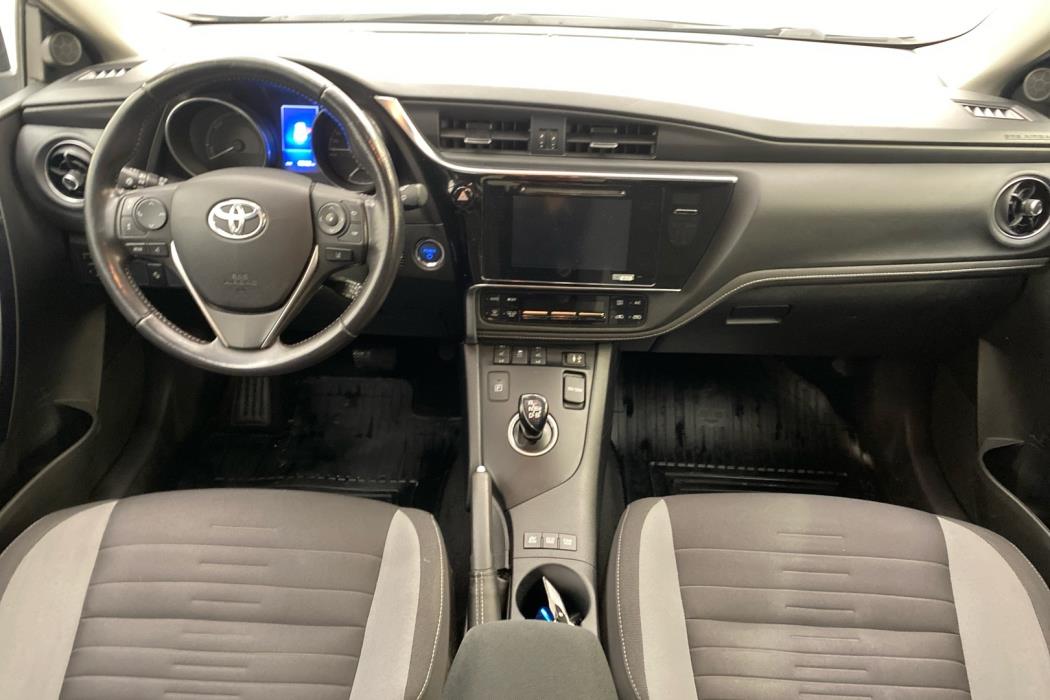 TOYOTA Auris 2015