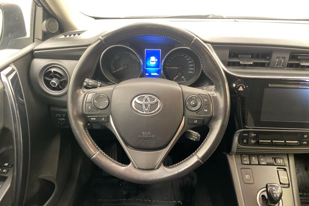 TOYOTA Auris 2015