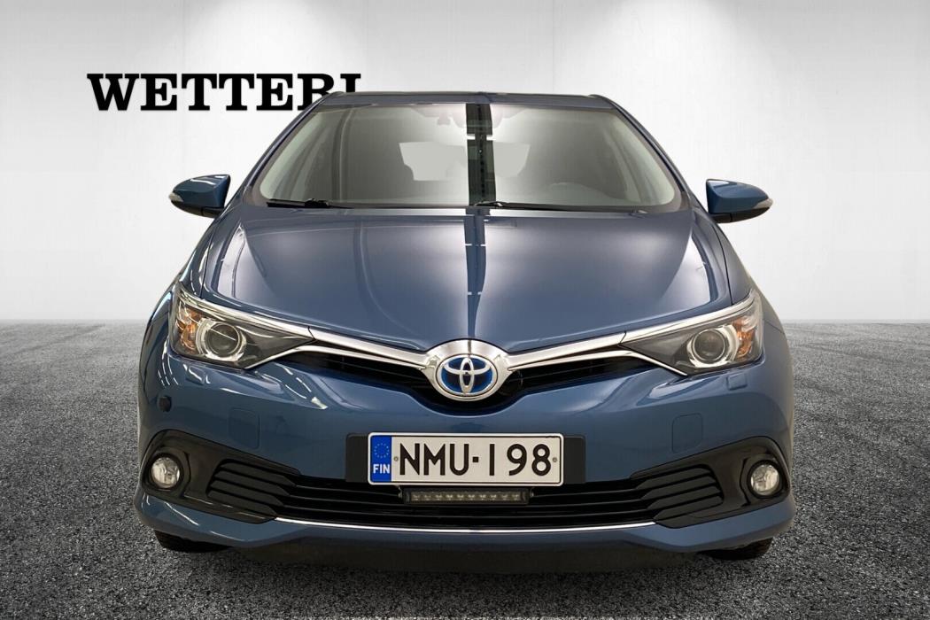 TOYOTA Auris 2015