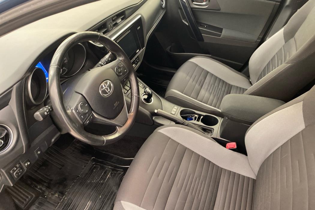 TOYOTA Auris 2015