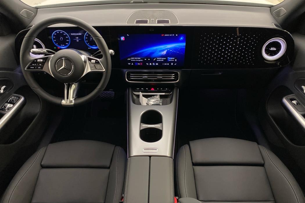 MERCEDES-BENZ GLB 2026