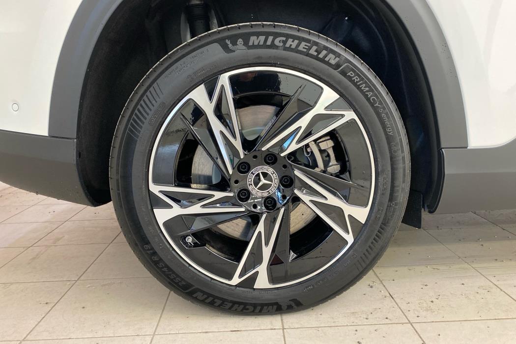 MERCEDES-BENZ GLB 2026