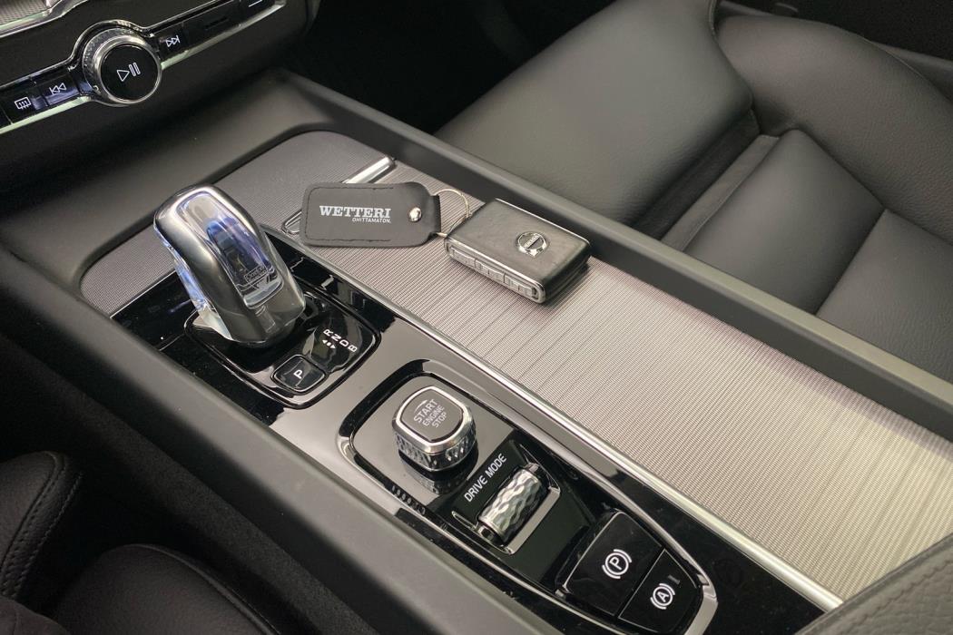 VOLVO XC60 2018