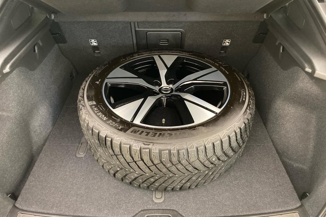 VOLVO C40 2023