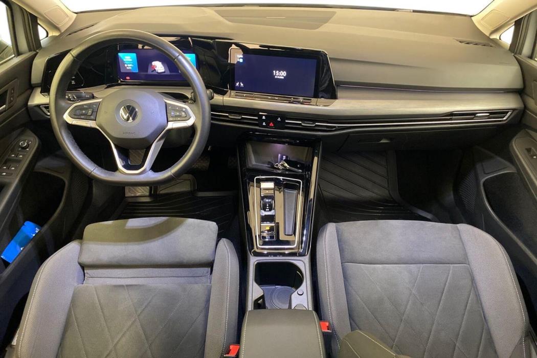 VOLKSWAGEN Golf 2023