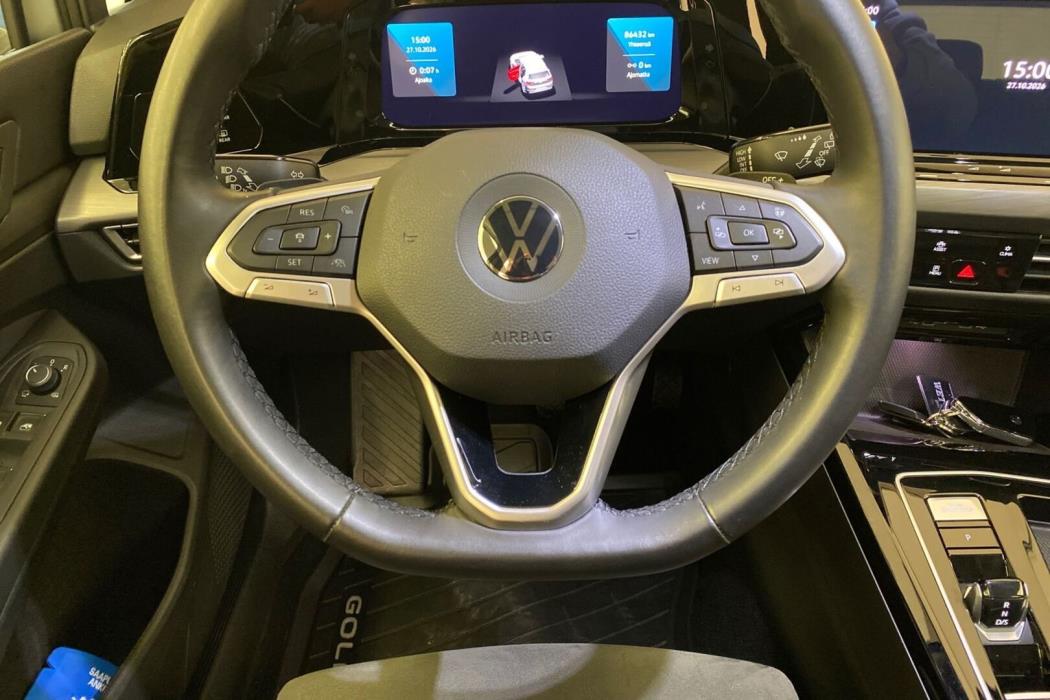 VOLKSWAGEN Golf 2023