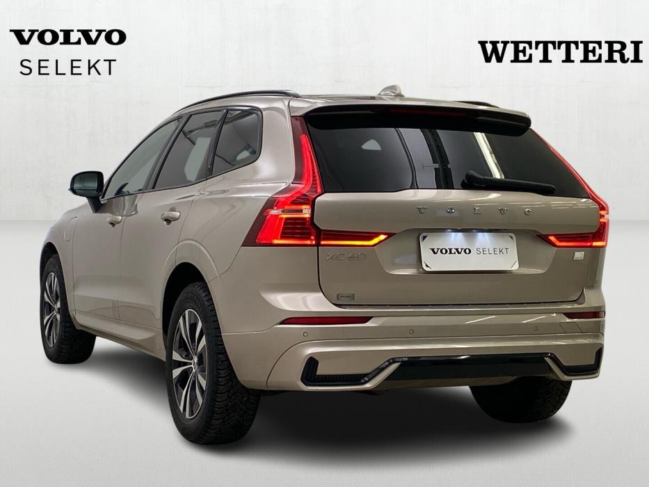 VOLVO XC60 2023