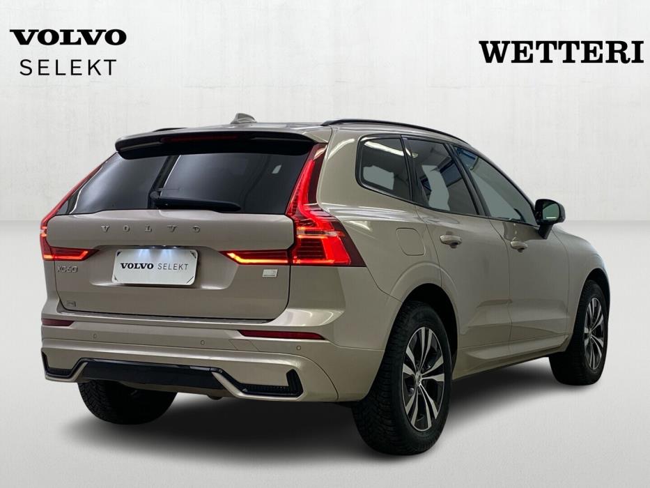 VOLVO XC60 2023