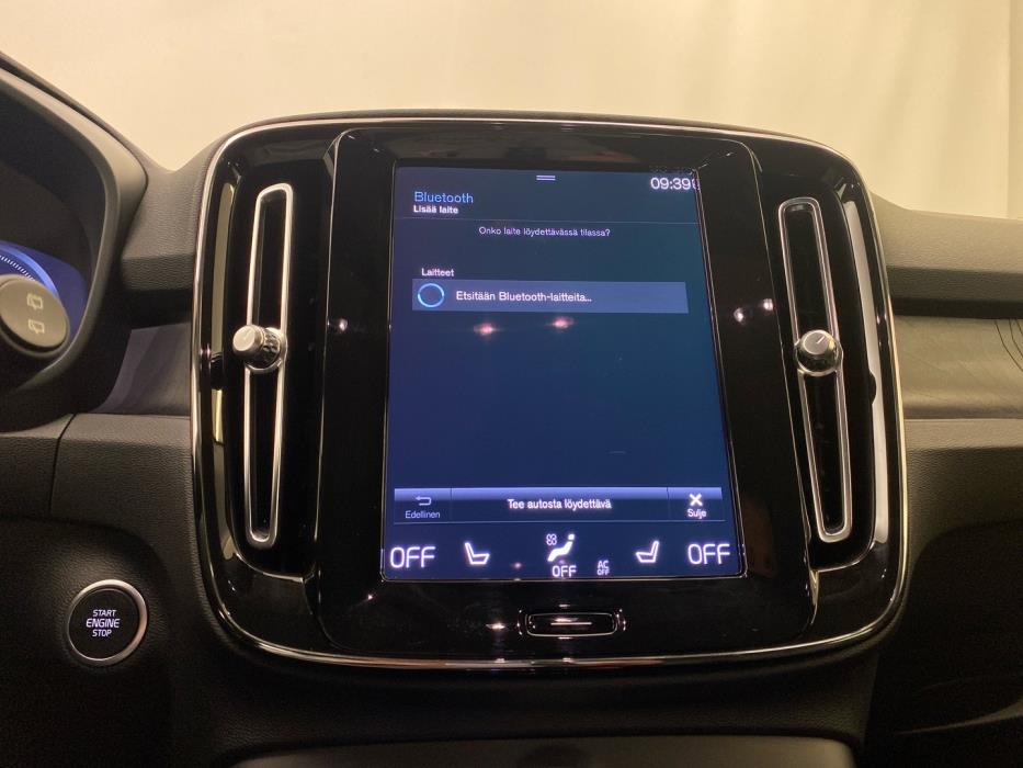 VOLVO XC40 2024