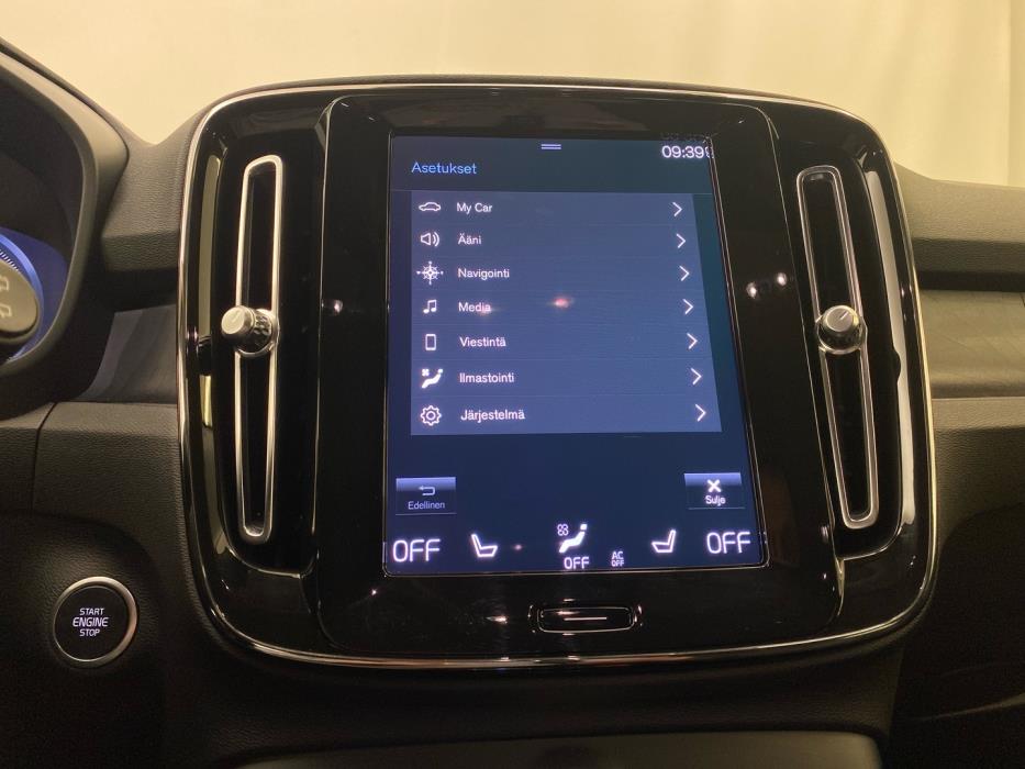 VOLVO XC40 2024