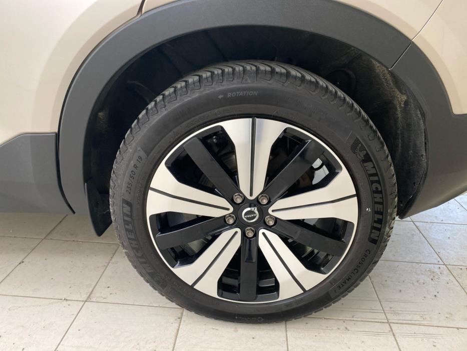 VOLVO XC40 2024