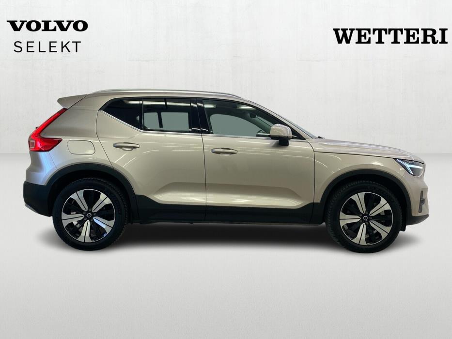 VOLVO XC40 2024