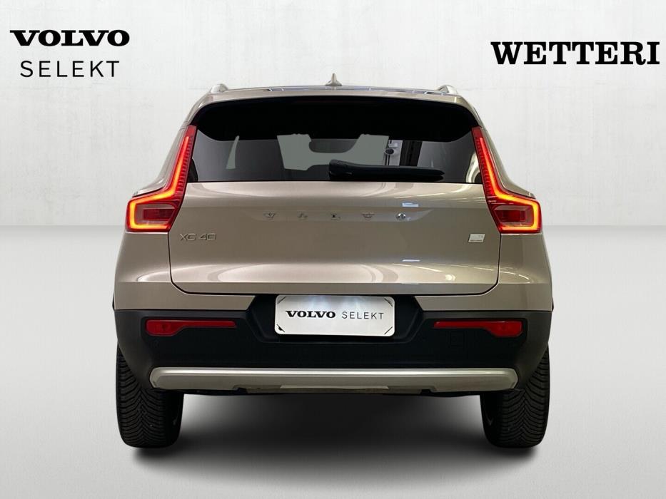 VOLVO XC40 2024
