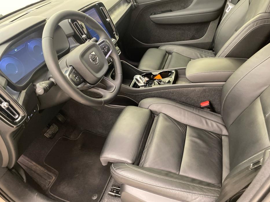 VOLVO XC40 2024