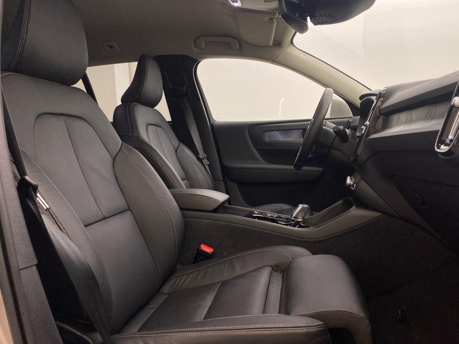 VOLVO XC40 2024