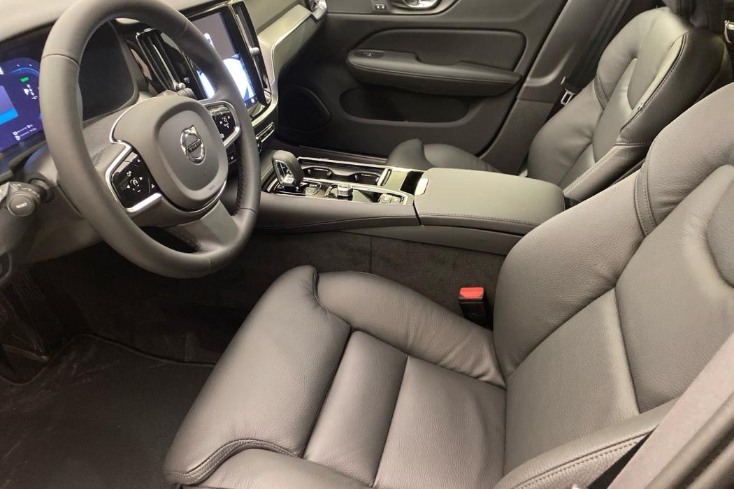 VOLVO V60 2025