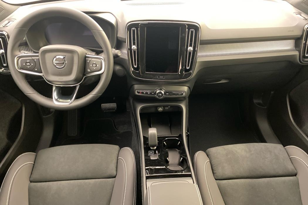 VOLVO EX40 2026