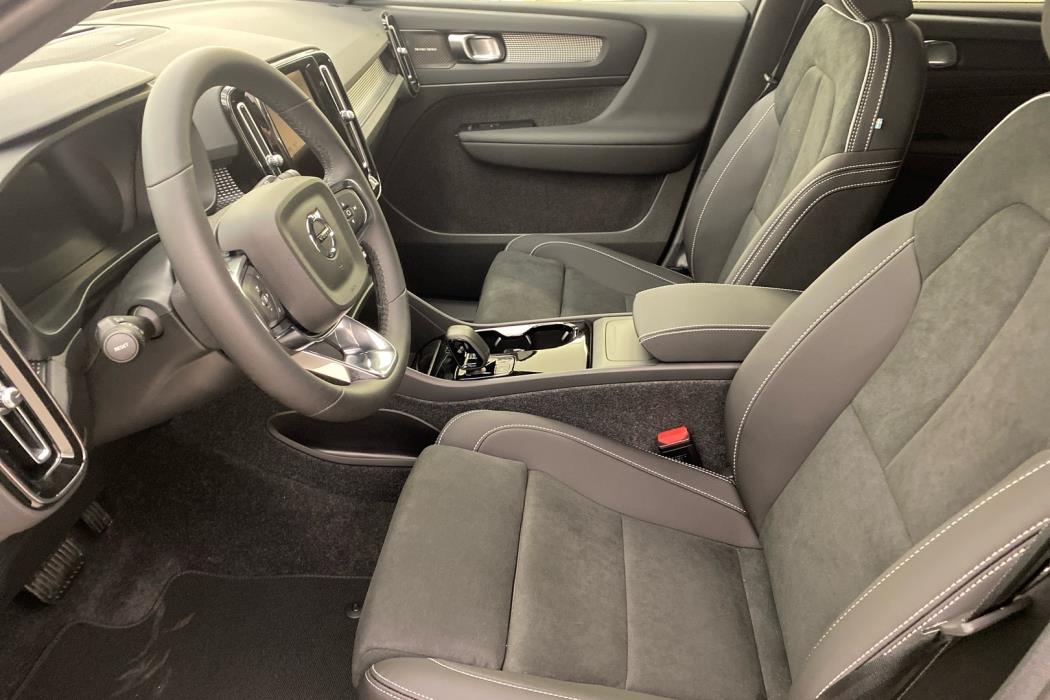 VOLVO EX40 2026