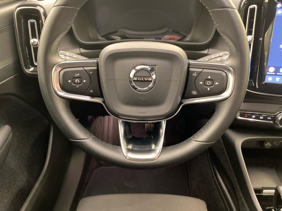 VOLVO XC40 2023