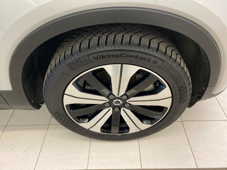 VOLVO XC40 2023