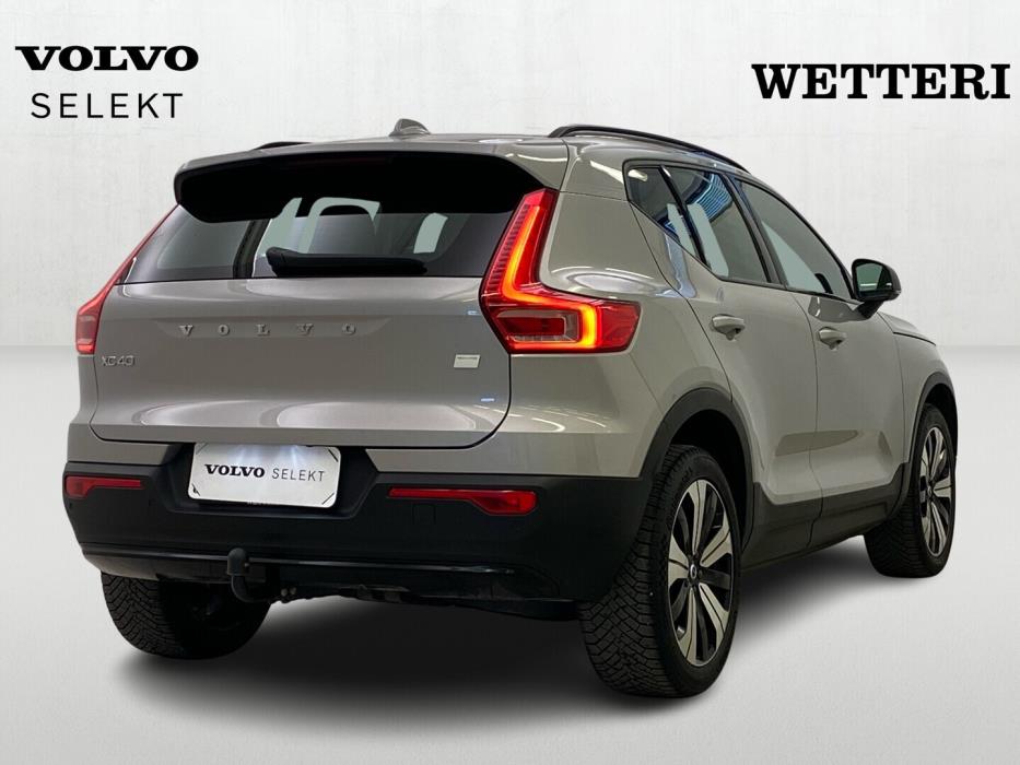 VOLVO XC40 2023