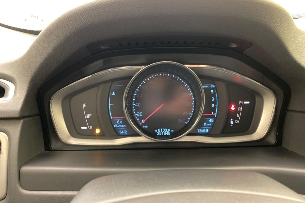 VOLVO V70 2014