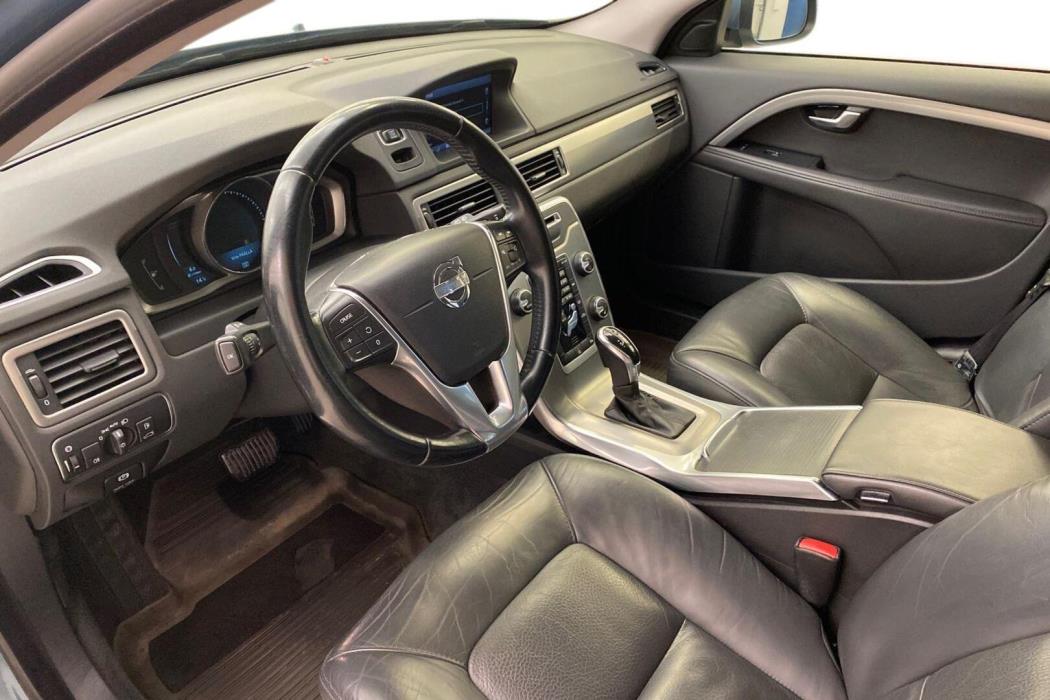 VOLVO V70 2014
