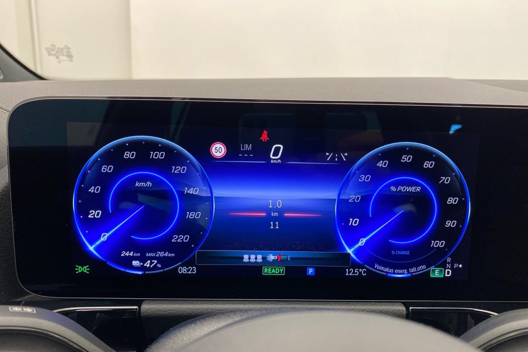 MERCEDES-BENZ EQA 2026