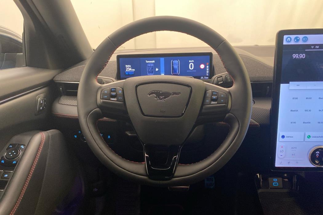 FORD Mustang Mach-E 2025