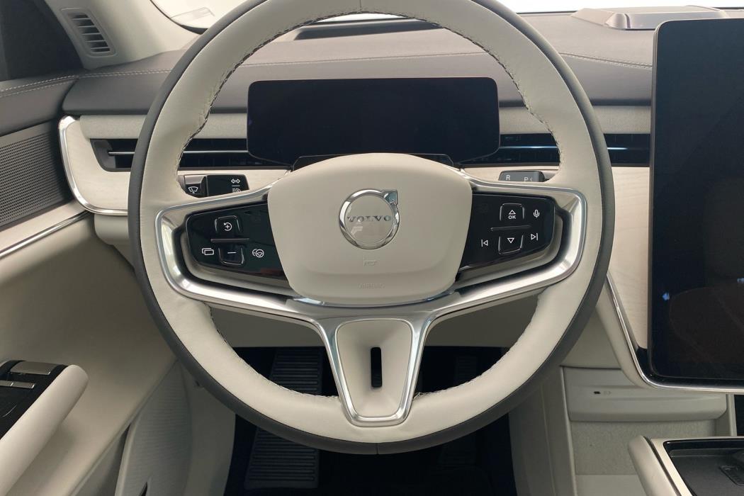 VOLVO EX90 2025