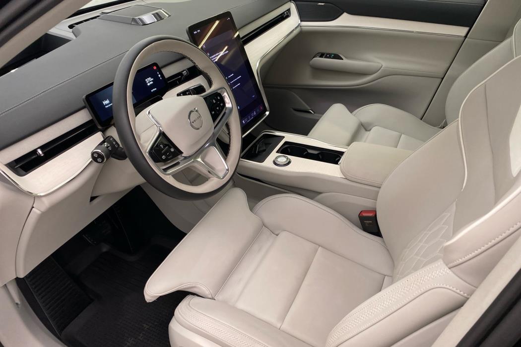 VOLVO EX90 2025
