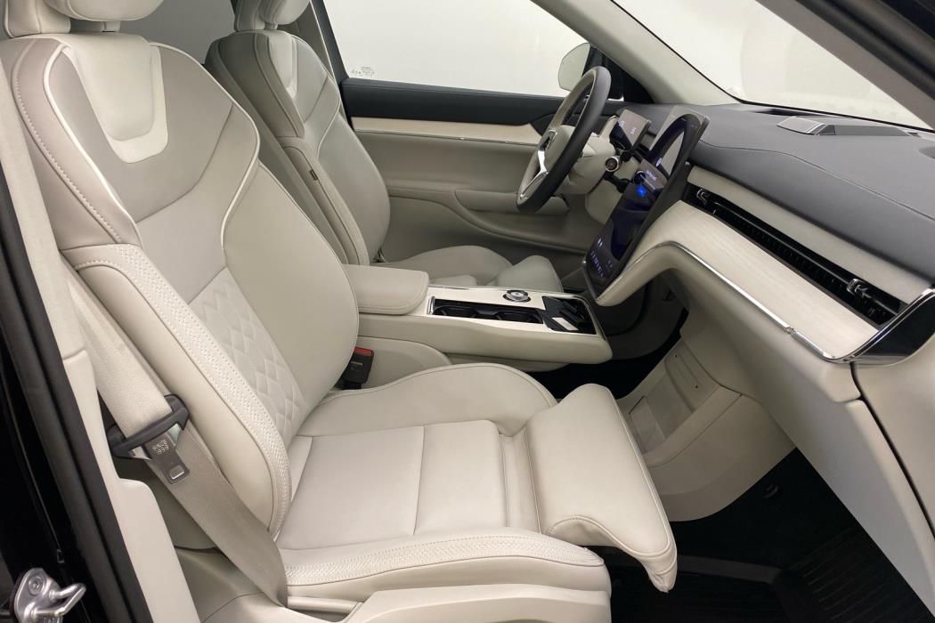 VOLVO EX90 2025