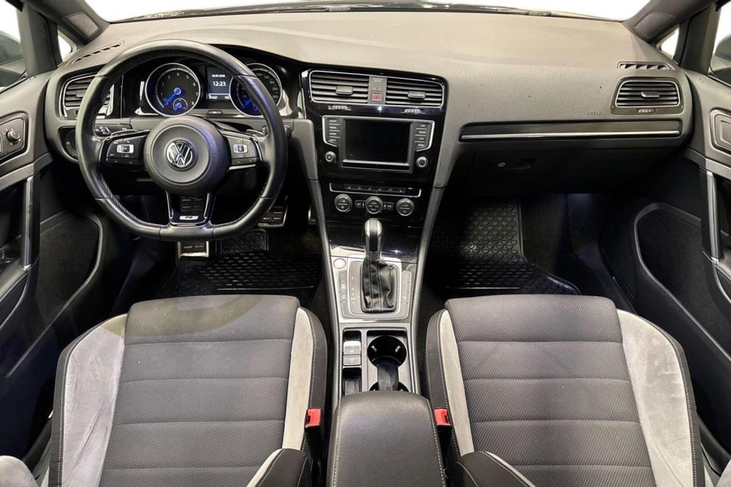 VOLKSWAGEN Golf 2015