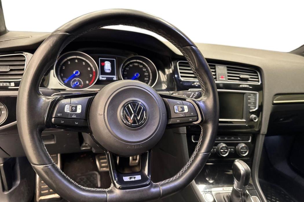 VOLKSWAGEN Golf 2015