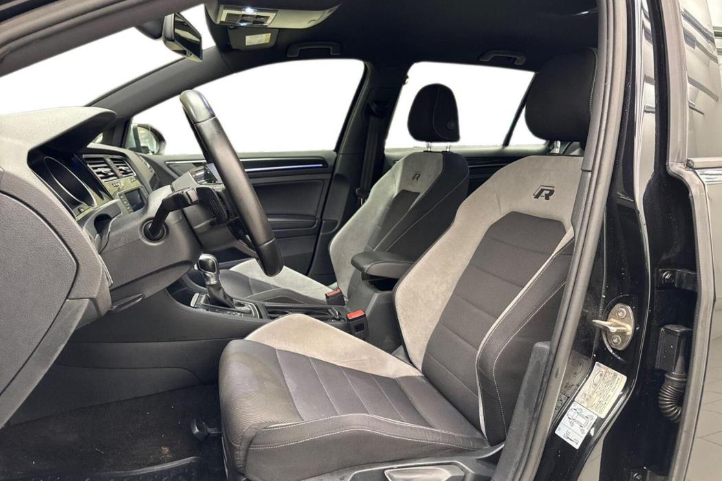 VOLKSWAGEN Golf 2015