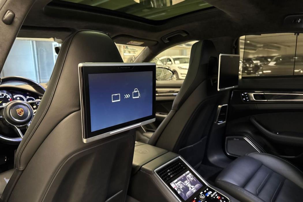 PORSCHE Panamera 2018
