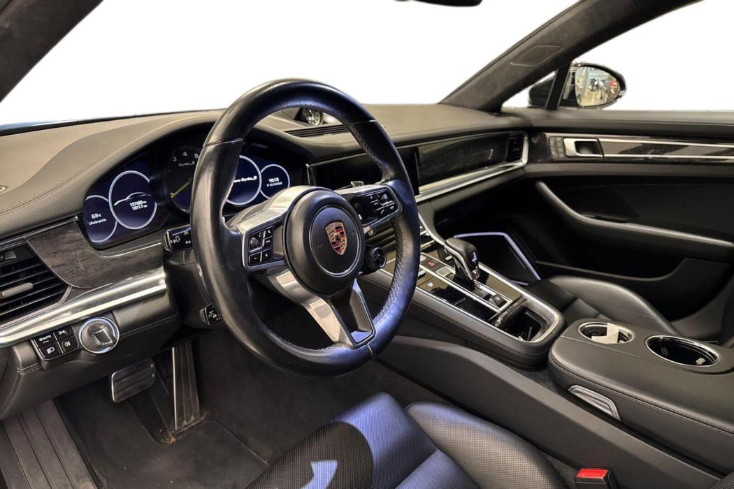 PORSCHE Panamera 2018