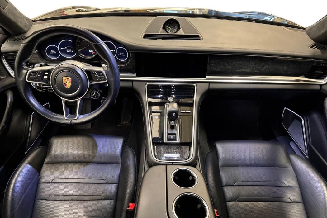 PORSCHE Panamera 2018