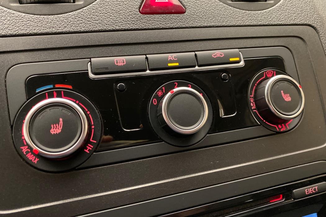 VOLKSWAGEN Caddy 2012