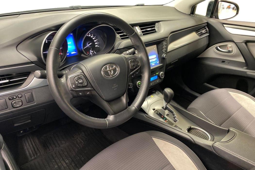 TOYOTA Avensis 2017