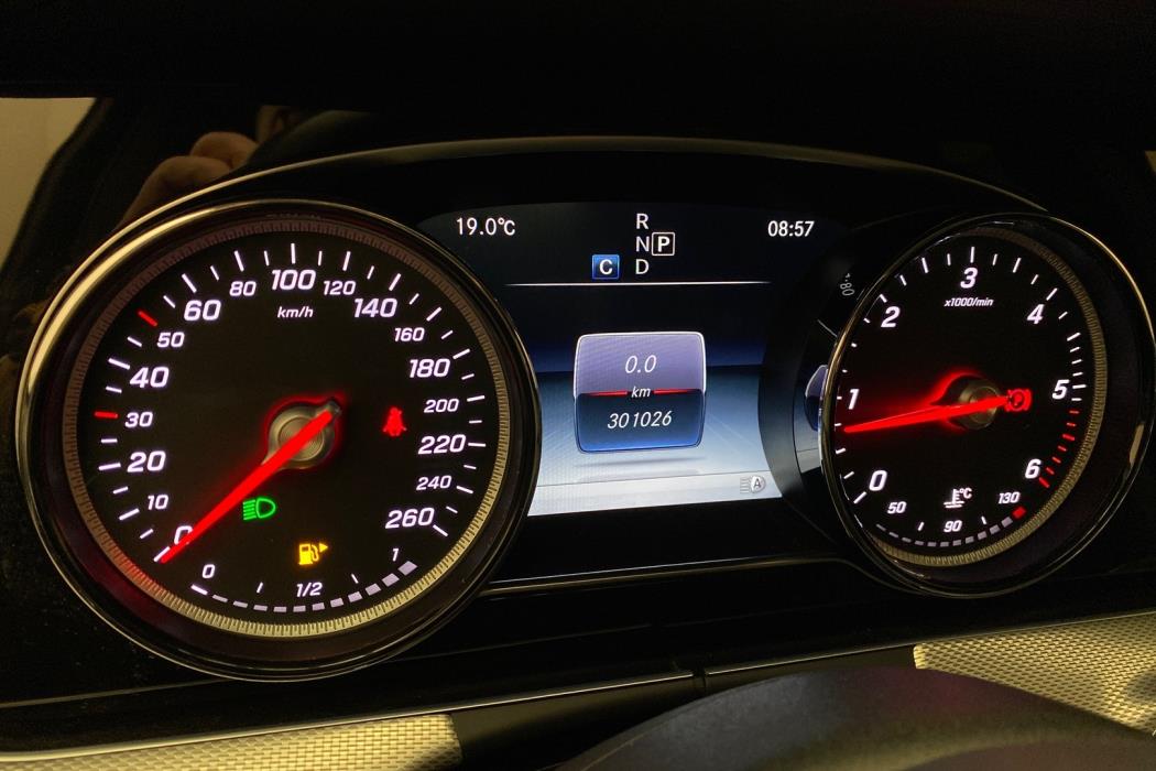 MERCEDES-BENZ E 2017