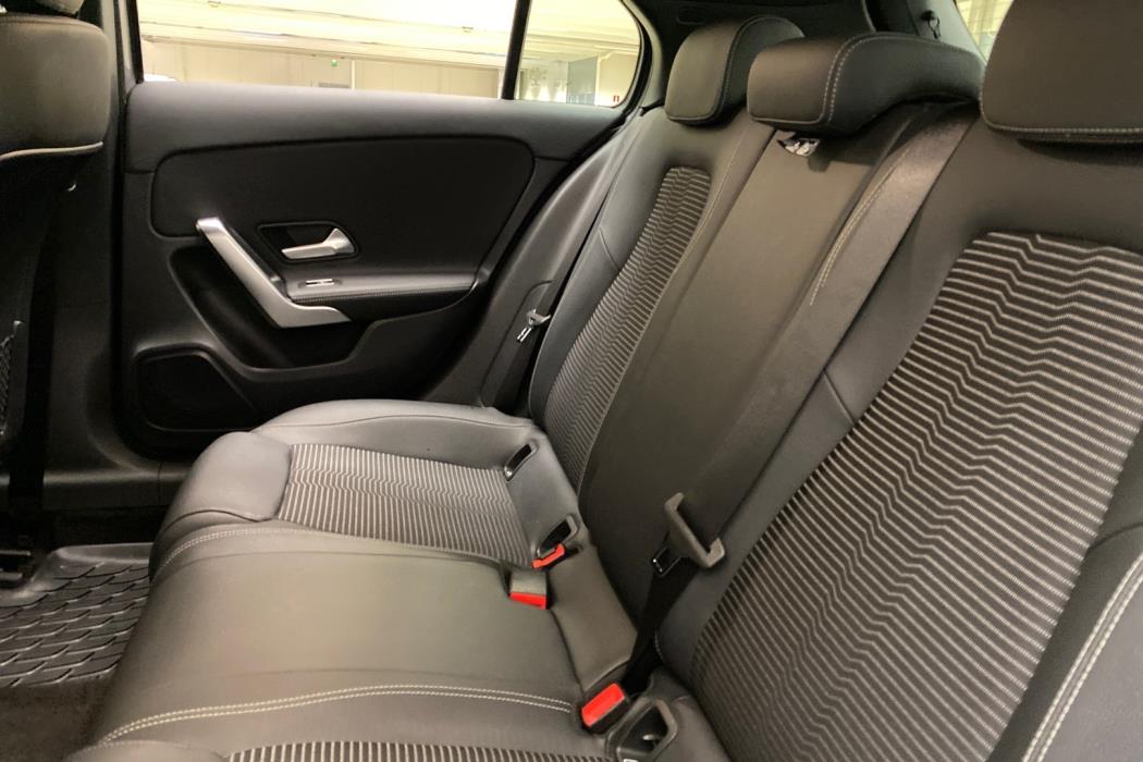 MERCEDES-BENZ A 2022