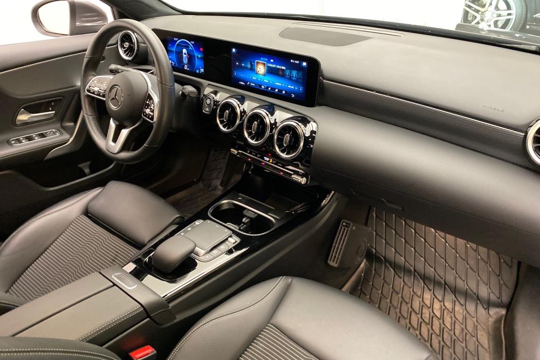MERCEDES-BENZ A 2022