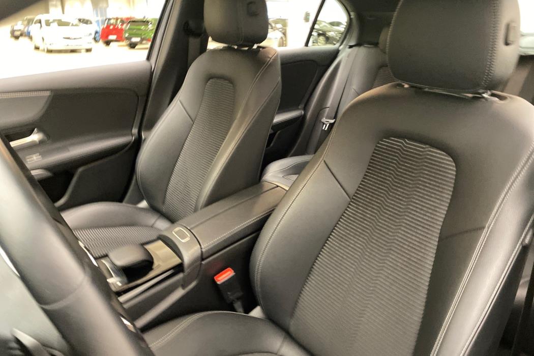 MERCEDES-BENZ A 2022