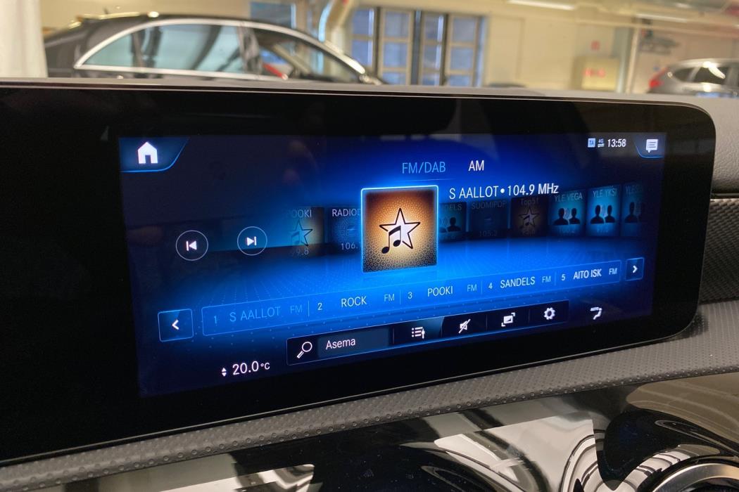 MERCEDES-BENZ A 2022