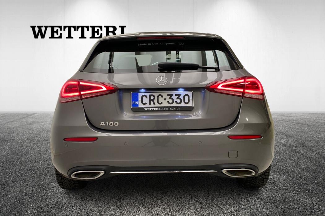 MERCEDES-BENZ A 2022