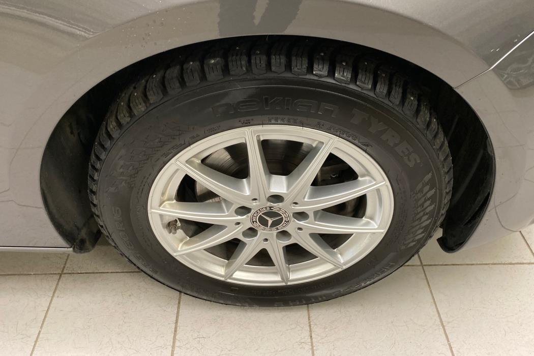 MERCEDES-BENZ A 2022